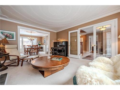 586 Guildwood Place, Waterloo, ON - Indoor Photo Showing Living Room