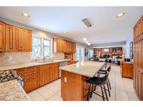 586 Guildwood Place, Waterloo, ON - Indoor Photo Showing Kitchen With Double Sink