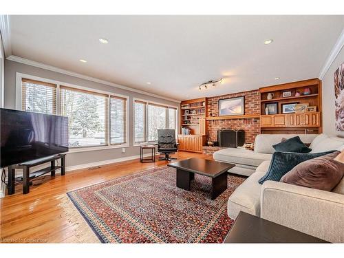 586 Guildwood Place, Waterloo, ON - Indoor Photo Showing Living Room