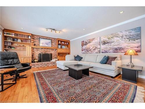 586 Guildwood Place, Waterloo, ON - Indoor Photo Showing Living Room With Fireplace