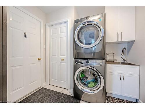 586 Guildwood Place, Waterloo, ON - Indoor Photo Showing Laundry Room