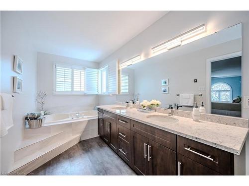 586 Guildwood Place, Waterloo, ON - Indoor Photo Showing Bathroom