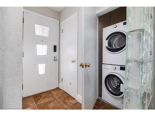 22 East 39Th Street, Hamilton, ON - Indoor Photo Showing Laundry Room