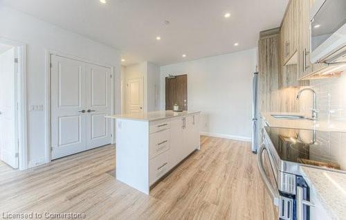 210-525 New Dundee Road, Kitchener, ON - Indoor Photo Showing Kitchen With Upgraded Kitchen