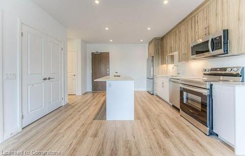 210-525 New Dundee Road, Kitchener, ON - Indoor Photo Showing Kitchen