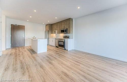 210-525 New Dundee Road, Kitchener, ON - Indoor Photo Showing Kitchen