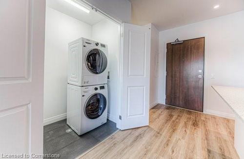 210-525 New Dundee Road, Kitchener, ON - Indoor Photo Showing Laundry Room