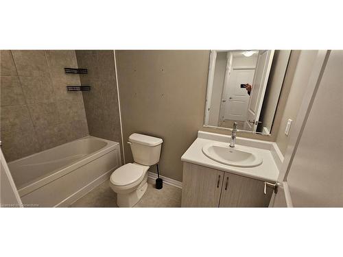 32-51 Sparrow Avenue, Cambridge, ON - Indoor Photo Showing Bathroom