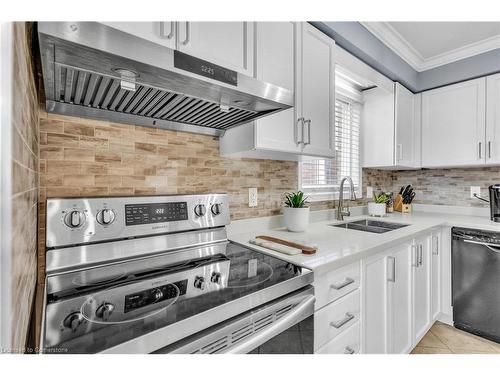 40 Sofron Drive, Cambridge, ON - Indoor Photo Showing Kitchen With Double Sink