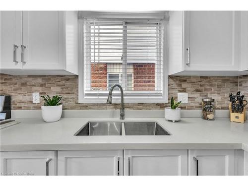 40 Sofron Drive, Cambridge, ON - Indoor Photo Showing Kitchen With Double Sink