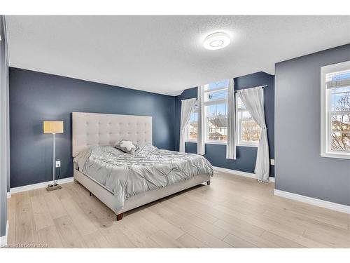 40 Sofron Drive, Cambridge, ON - Indoor Photo Showing Bedroom