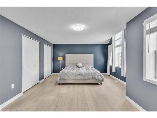 40 Sofron Drive, Cambridge, ON - Indoor Photo Showing Bedroom