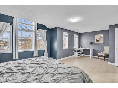 40 Sofron Drive, Cambridge, ON - Indoor Photo Showing Bedroom