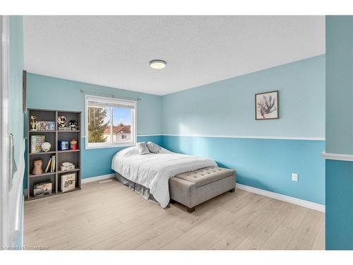 40 Sofron Drive, Cambridge, ON - Indoor Photo Showing Bedroom