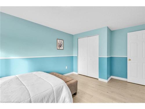 40 Sofron Drive, Cambridge, ON - Indoor Photo Showing Bedroom