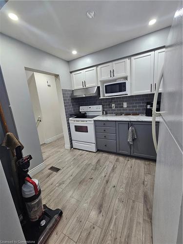 62-125 Sekura Crescent, Cambridge, ON - Indoor Photo Showing Kitchen