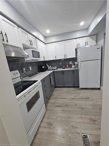 62-125 Sekura Crescent, Cambridge, ON - Indoor Photo Showing Kitchen