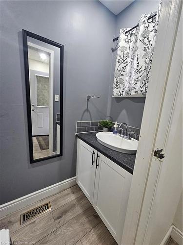 62-125 Sekura Crescent, Cambridge, ON - Indoor Photo Showing Bathroom