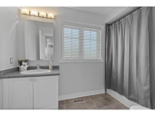 605 Baldwin Crescent, Woodstock, ON - Indoor Photo Showing Bathroom