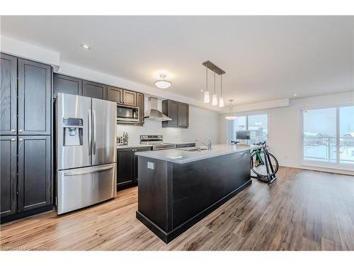 27 Valencia Avenue, Kitchener, ON - Indoor Photo Showing Kitchen With Upgraded Kitchen