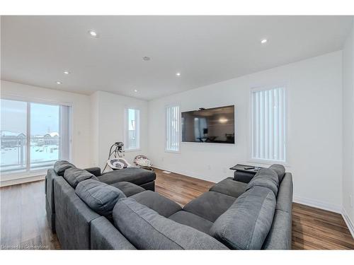 27 Valencia Avenue, Kitchener, ON - Indoor Photo Showing Living Room