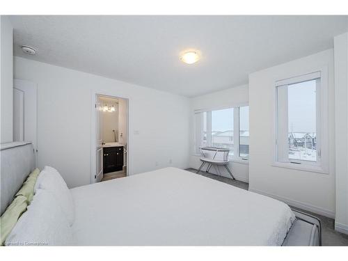 27 Valencia Avenue, Kitchener, ON - Indoor Photo Showing Bedroom