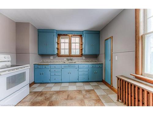 21 Bridgeport Road E, Waterloo, ON - Indoor Photo Showing Kitchen