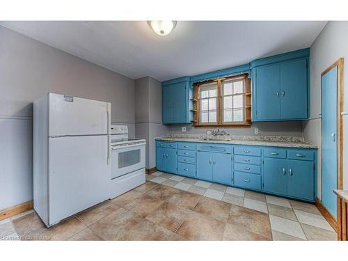 21 Bridgeport Road E, Waterloo, ON - Indoor Photo Showing Kitchen