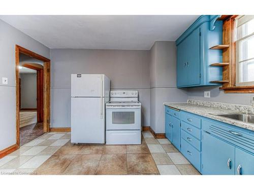 21 Bridgeport Road E, Waterloo, ON - Indoor Photo Showing Kitchen