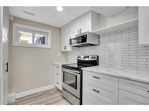 B-38 Lorraine Drive, Cambridge, ON - Indoor Photo Showing Kitchen