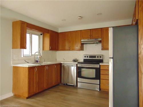 90 Bridlewreath Street, Kitchener, ON - Indoor Photo Showing Kitchen