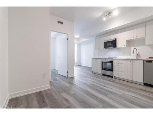 404-5 Wellington Street S, Kitchener, ON - Indoor Photo Showing Kitchen