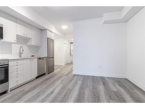 404-5 Wellington Street S, Kitchener, ON - Indoor Photo Showing Kitchen