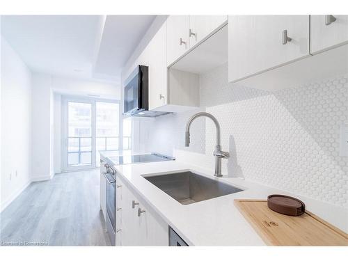 404-5 Wellington Street S, Kitchener, ON - Indoor Photo Showing Kitchen