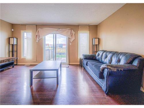 1389 Countrystone Drive, Kitchener, ON - Indoor Photo Showing Living Room