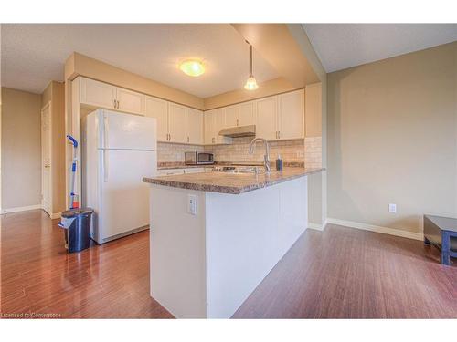 1389 Countrystone Drive, Kitchener, ON - Indoor Photo Showing Kitchen With Double Sink