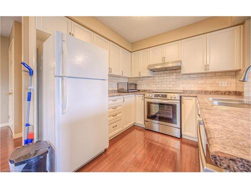 1389 Countrystone Drive, Kitchener, ON - Indoor Photo Showing Kitchen With Double Sink