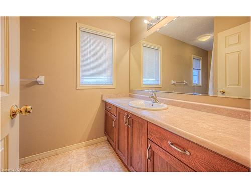 1389 Countrystone Drive, Kitchener, ON - Indoor Photo Showing Bathroom