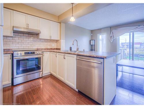 1389 Countrystone Drive, Kitchener, ON - Indoor Photo Showing Kitchen