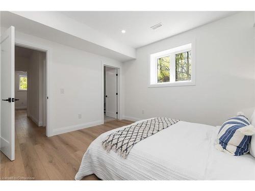 14 St Georges Court, Huntsville, ON - Indoor Photo Showing Bedroom