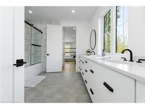 14 St Georges Court, Huntsville, ON - Indoor Photo Showing Bathroom