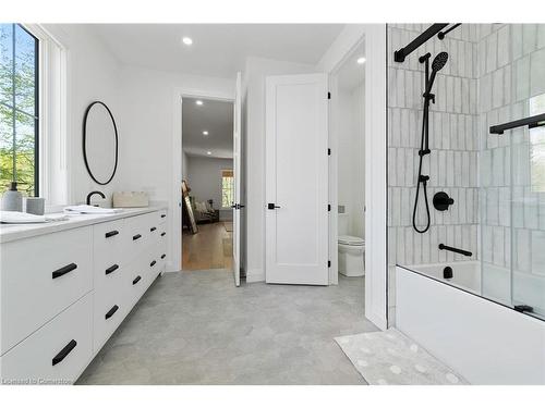 14 St Georges Court, Huntsville, ON - Indoor Photo Showing Bathroom