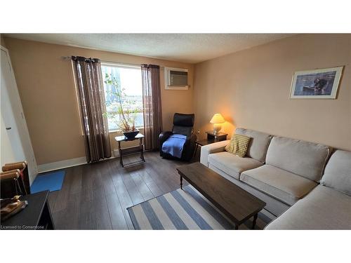 703-64 Benton Street, Kitchener, ON - Indoor Photo Showing Living Room