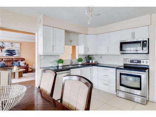 392 Fischer Hallman Road, Kitchener, ON - Indoor Photo Showing Kitchen