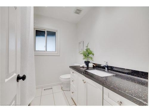 392 Fischer Hallman Road, Kitchener, ON - Indoor Photo Showing Bathroom