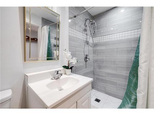 392 Fischer Hallman Road, Kitchener, ON - Indoor Photo Showing Bathroom