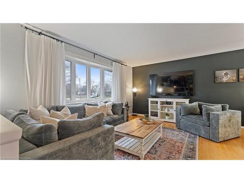 130 Dorset Road, Cambridge, ON - Indoor Photo Showing Living Room