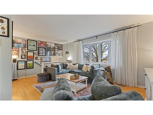 130 Dorset Road, Cambridge, ON - Indoor Photo Showing Living Room