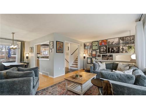 130 Dorset Road, Cambridge, ON - Indoor Photo Showing Living Room