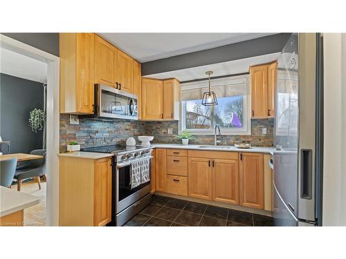 130 Dorset Road, Cambridge, ON - Indoor Photo Showing Kitchen